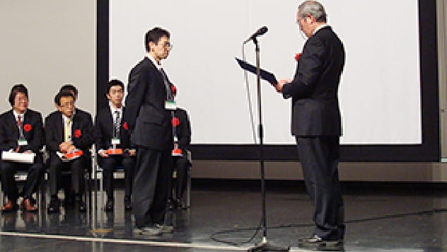 2013日本農薬学会論文賞の授賞式の様子