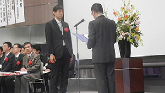 2016年日本農薬学会論文賞の授賞式の様子